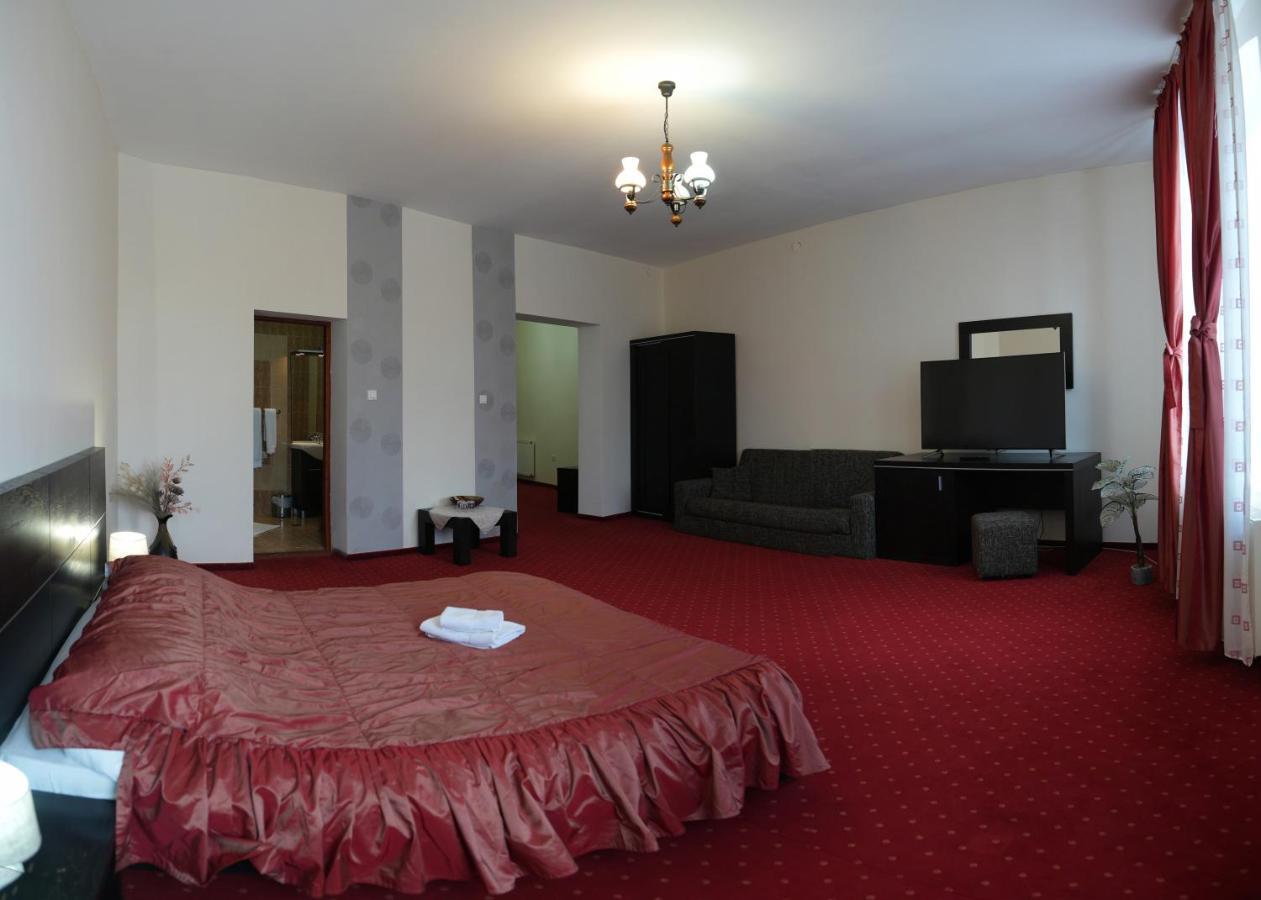 Hotel Rubin*** ゲオルゲニ エクステリア 写真