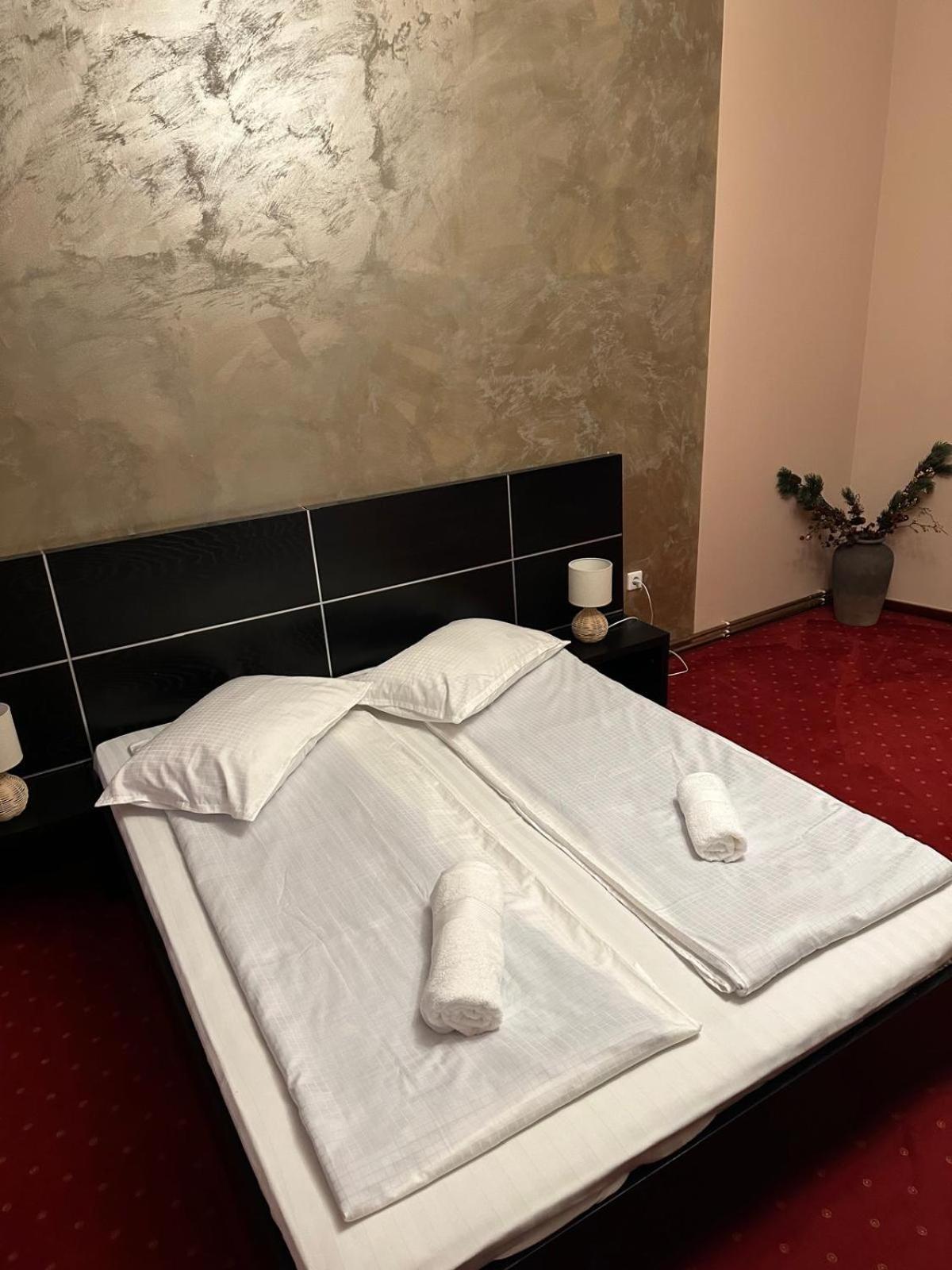 Hotel Rubin*** ゲオルゲニ エクステリア 写真