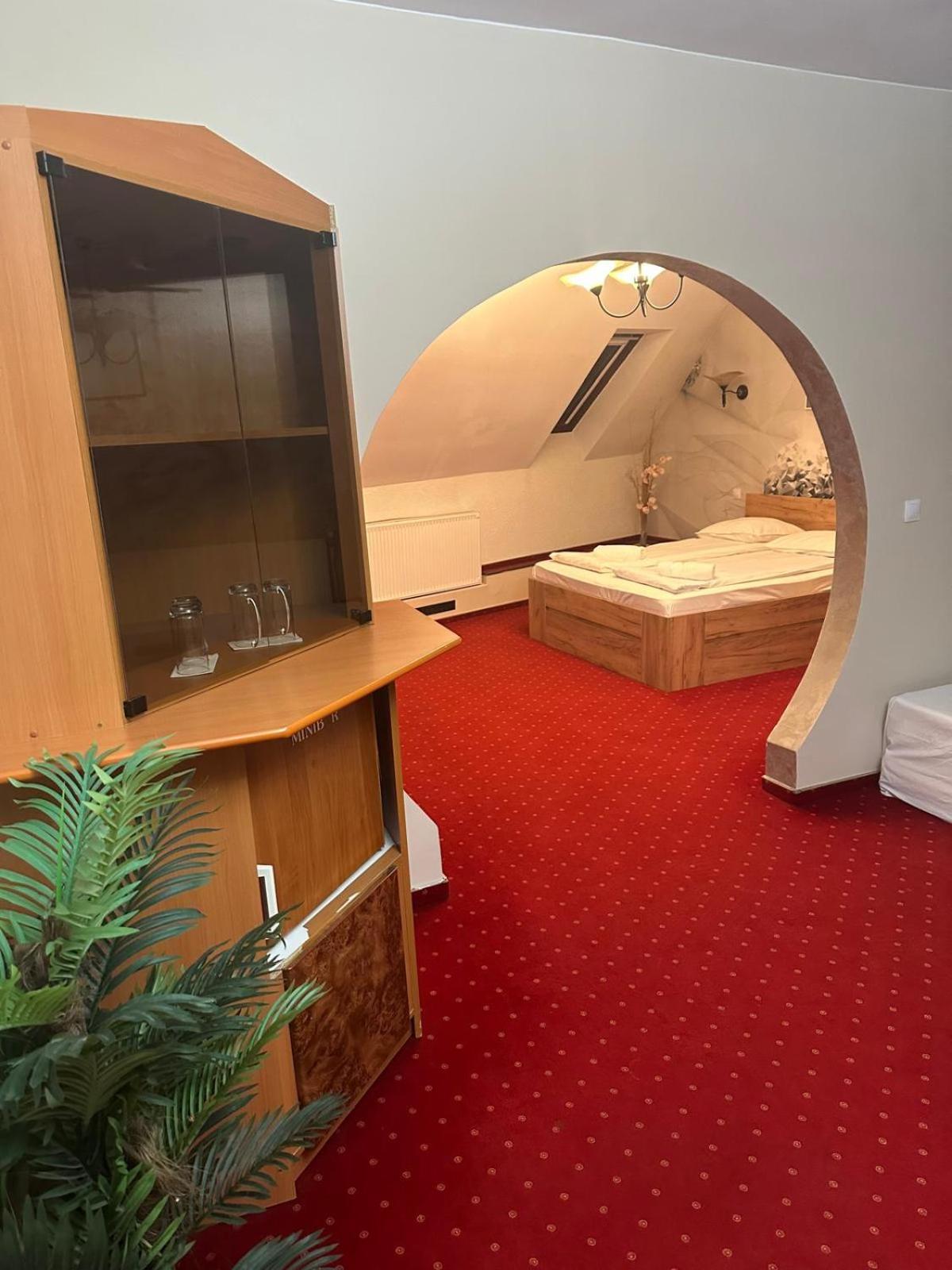 Hotel Rubin*** ゲオルゲニ エクステリア 写真